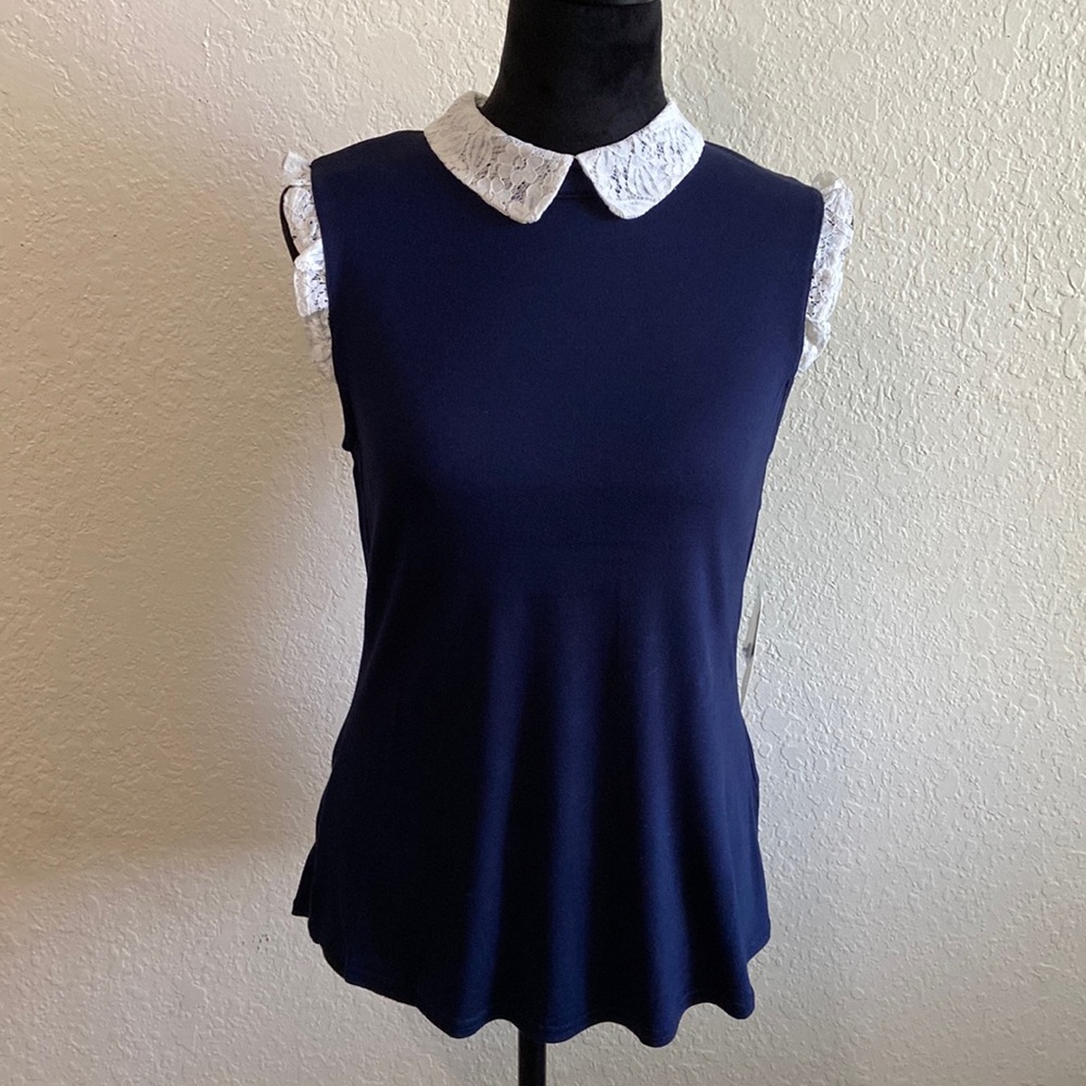 Adorable Flower & Feather Lace Peter Pan collar top
